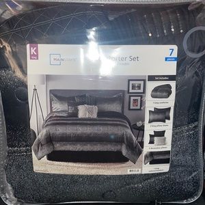 Brand New in bag - King Comforter Set